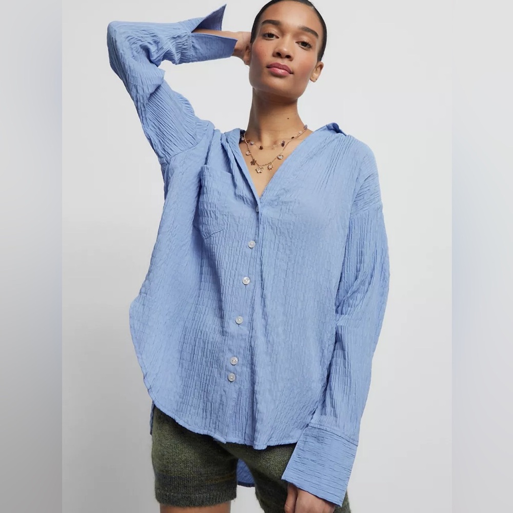 UO Winnie Twist-Back Button-Down Shirt small minimal‎ neutral sleek relaxed Sm